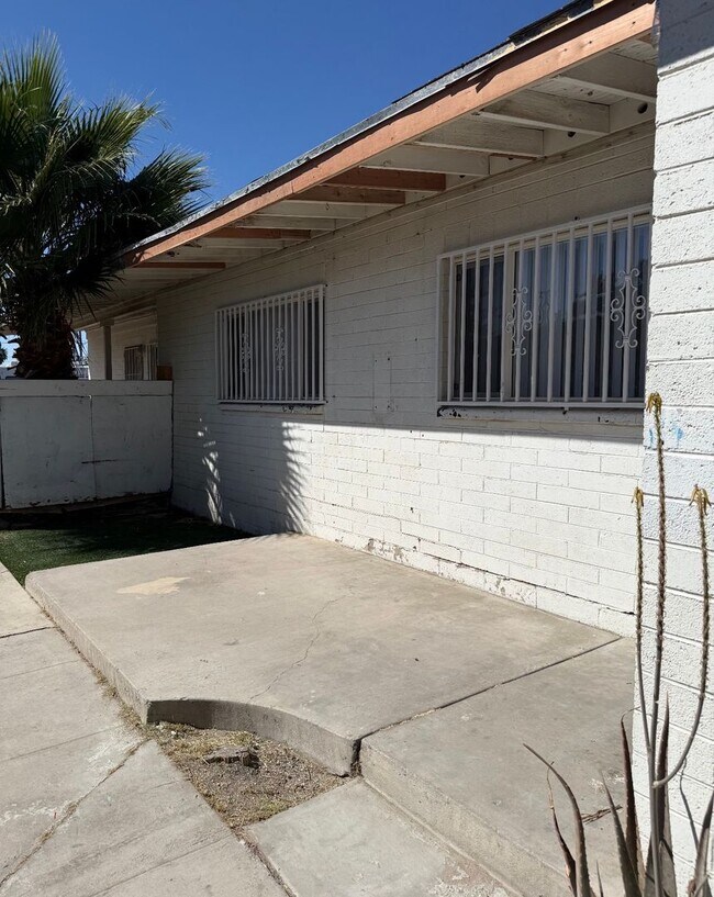 Foto del edificio - 2117 Ballard Dr