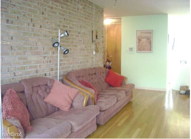 Foto del edificio - 4710 Russet Ln