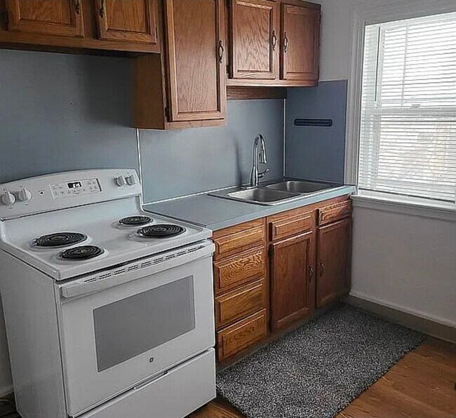 Foto del edificio - 3214 Sherbrooke Rd