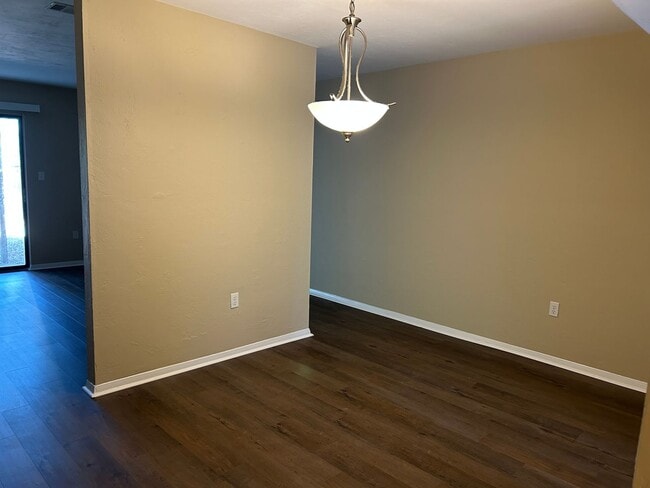Building Photo - Call today and move in quickly before its ...