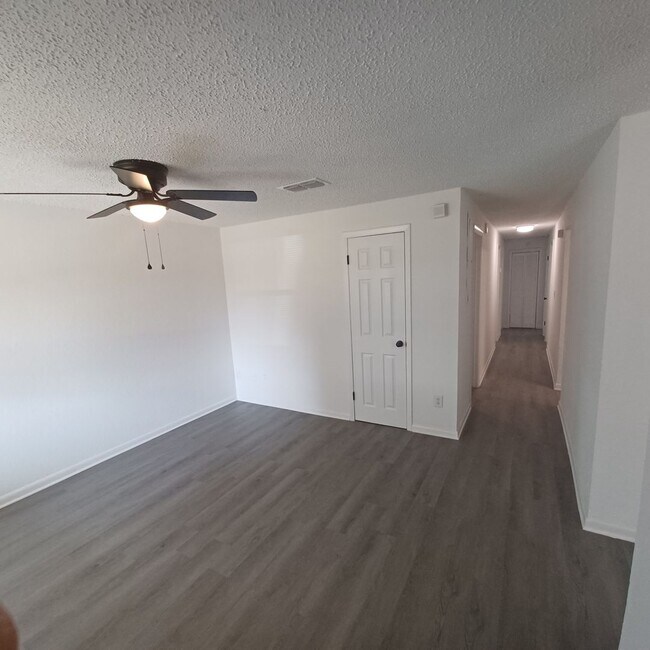 Foto del edificio - Remodeled Cozy 4 BR 2 BA Home