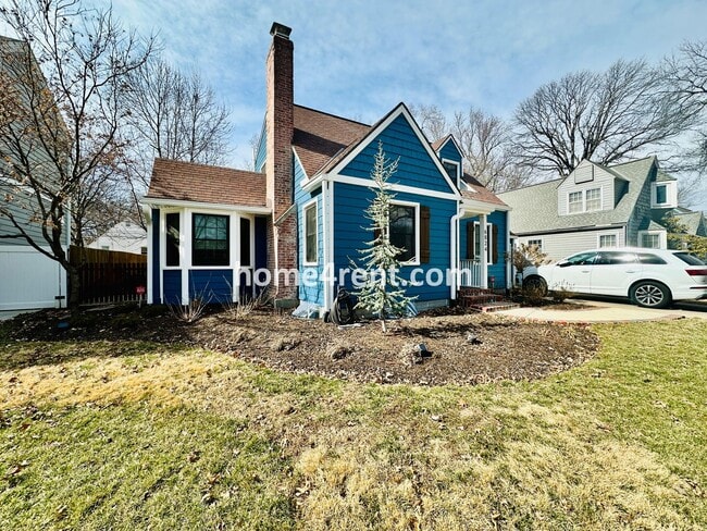 Building Photo - Charming, Prairie Village Home in a Quiet Neighborhood with Wood Floors and a Fenced Yard!