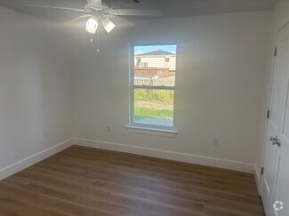 Building Photo - 2305 Weyer St