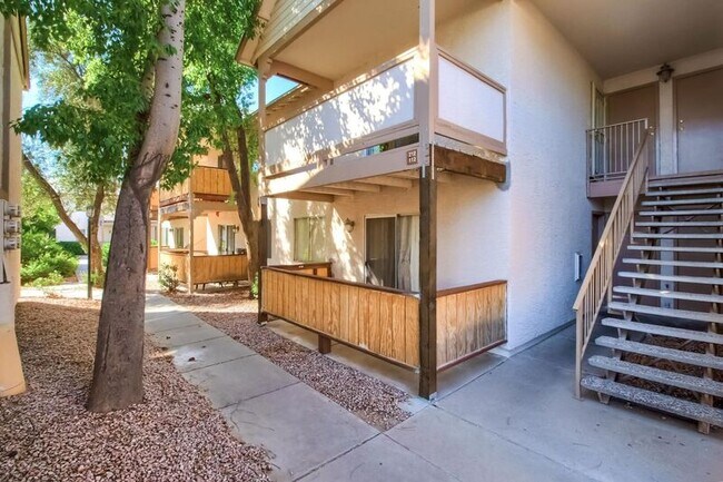 Building Photo - 616 S Hardy Dr