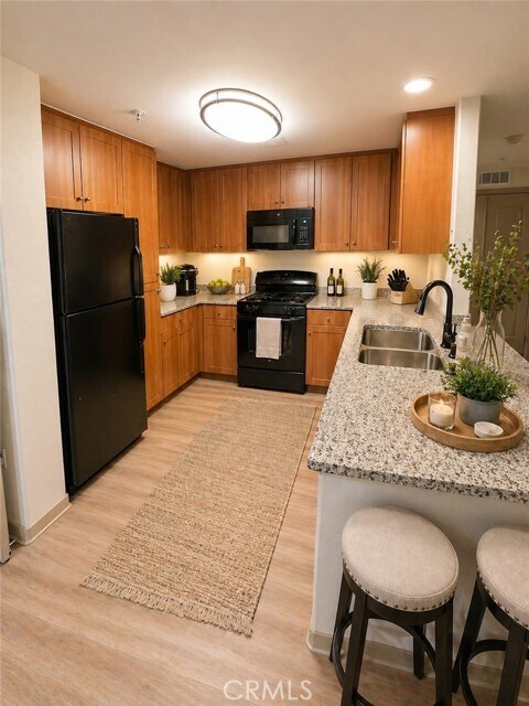 Foto del edificio - 203 N San Dimas Canyon Rd