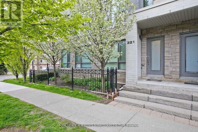 Building Photo - 321 South Park Rd
