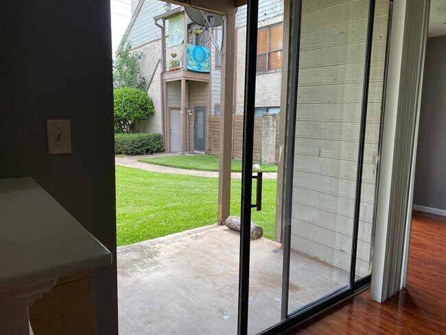 Building Photo - 8333 Sands Point Dr