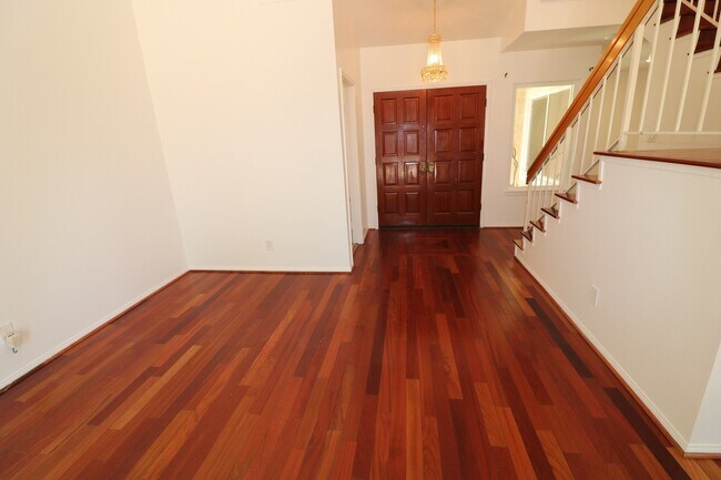 Building Photo - Welcome Home to Porter Ranch!!