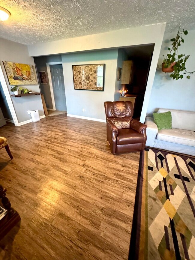 Foto del edificio - 3 Bed 2 Bath House in East Nashville Cul D...