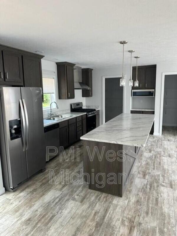 Foto del edificio - 2724 Pasture Ln
