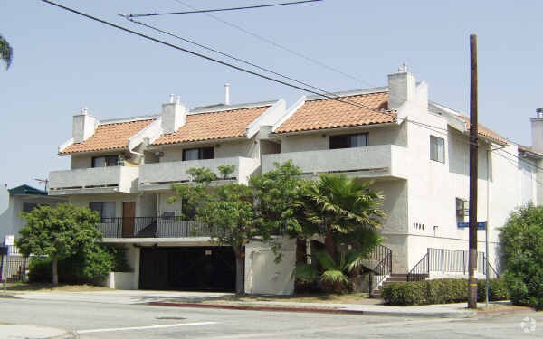 Building Photo - 3900 Moore St