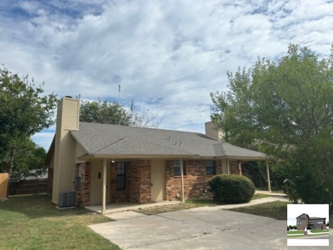 Building Photo - 1713 Mona Dr