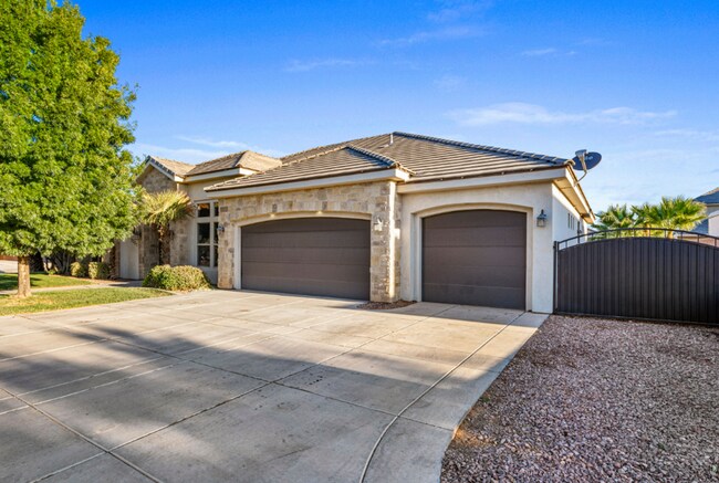 Building Photo - Little Valley Beauty!