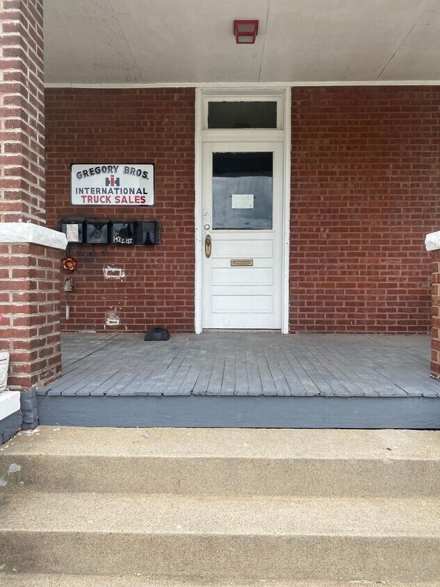 Foto principal - 142-144 S 1st St