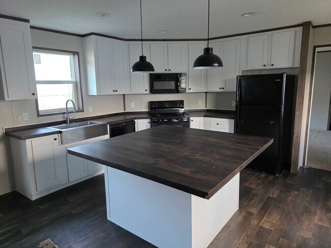 Building Photo - 4049 Trout Ln