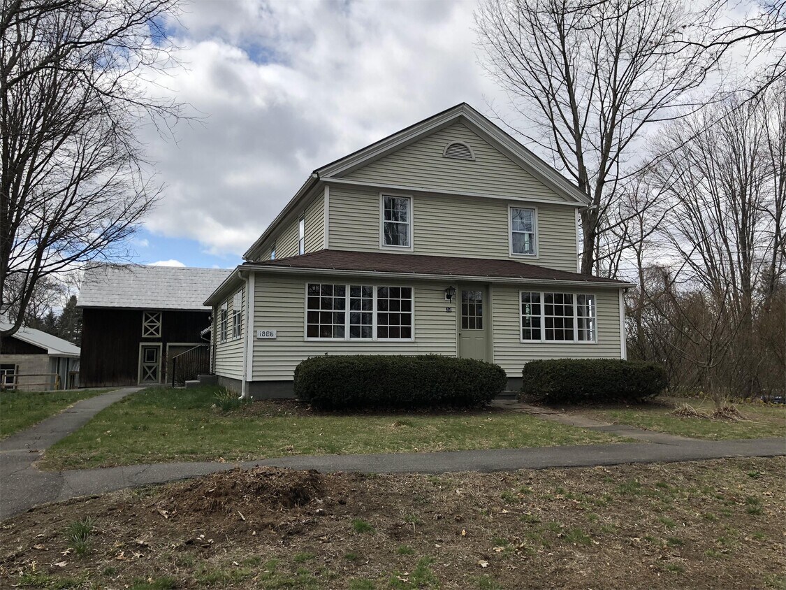 37 Middle St, Hadley, MA 01035 Condo for Rent in Hadley, MA