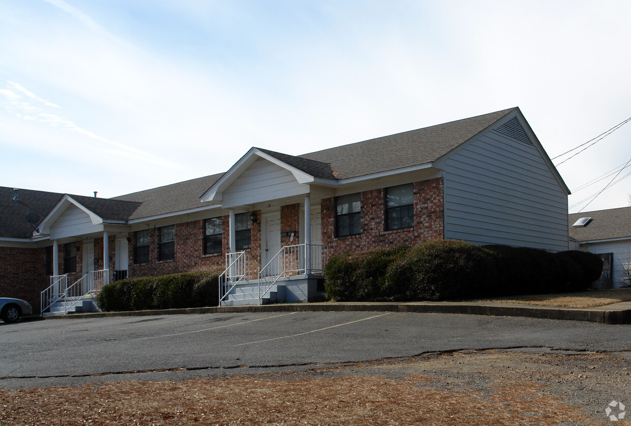 Building Photo - 1300 W Main St