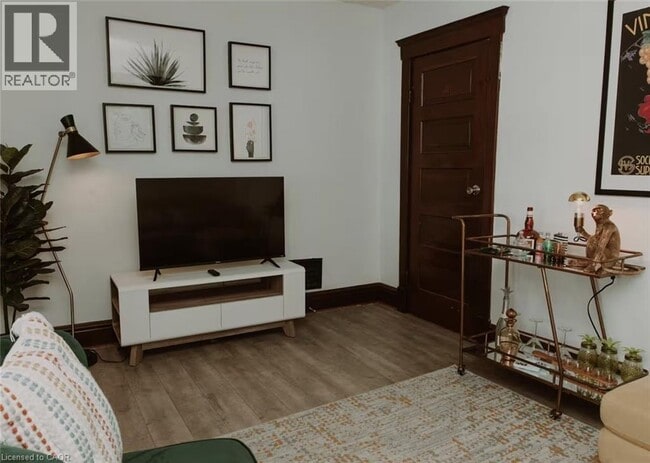 Building Photo - 393 Ontario St