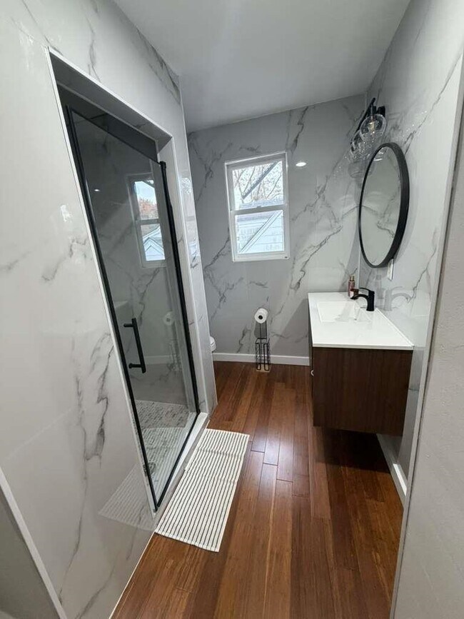 Building Photo - 996 Palisade Ave