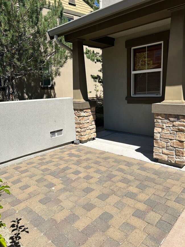 Foto del edificio - **READY FOR MOVE IN** Somersett Townhome