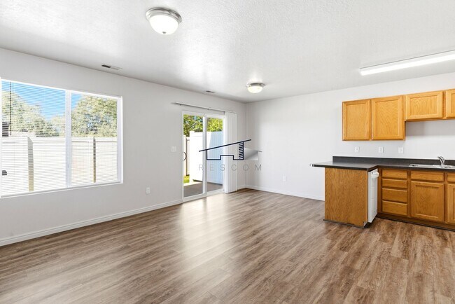 Building Photo - Fantastic West Haven Townhome for Lease!
