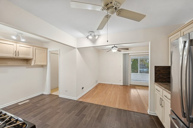 Building Photo - 21W225 Coronet Rd