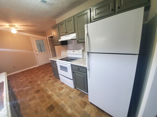 Foto del edificio - 909 Benevente Loop