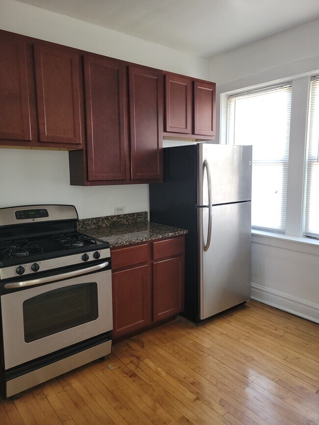 Building Photo - 3224 N Karlov Ave