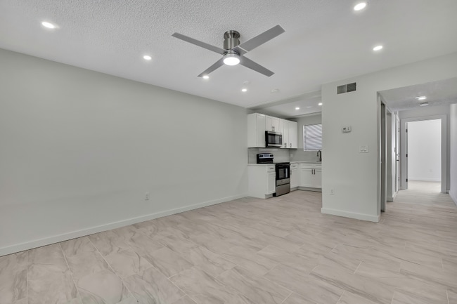 Building Photo - 10931 W Tidewater Cir