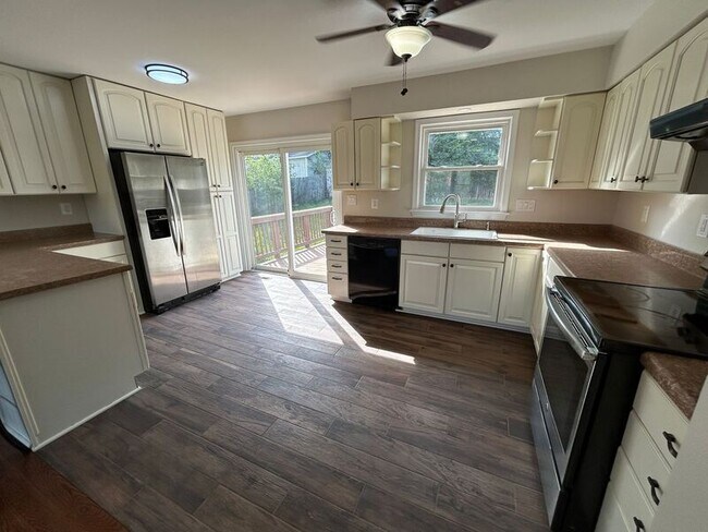 Building Photo - 1001 Dewberry Dr