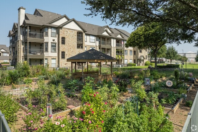Building Photo - Marquis at Bellaire Ranch