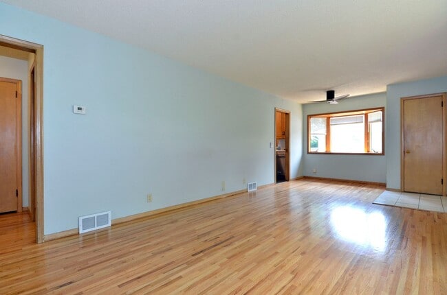 Building Photo - 9125 13th Ave S