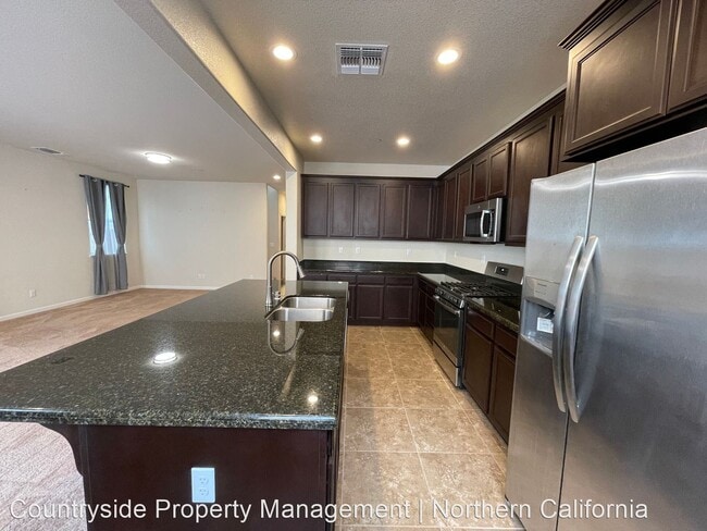Building Photo - 4 br, 3 bath House - 3845 Lookout Drive