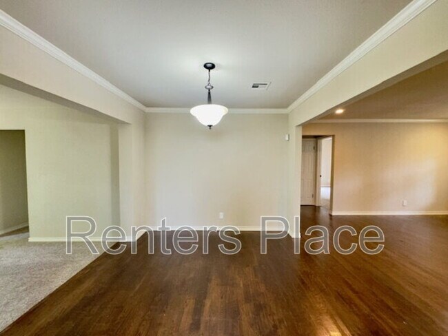 Building Photo - 4947 S Troost Ave