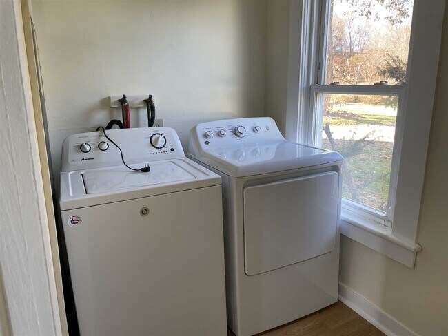 Foto del edificio - 48 Goose Pond Ln