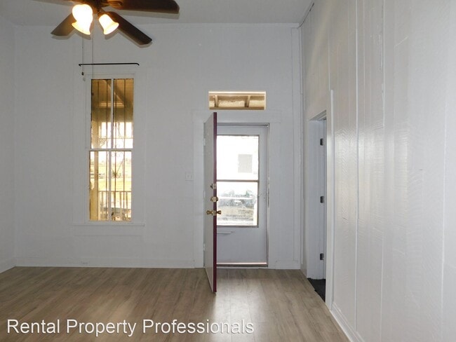 Building Photo - 2 br, 1 bath House - 822 N. Cherry St.