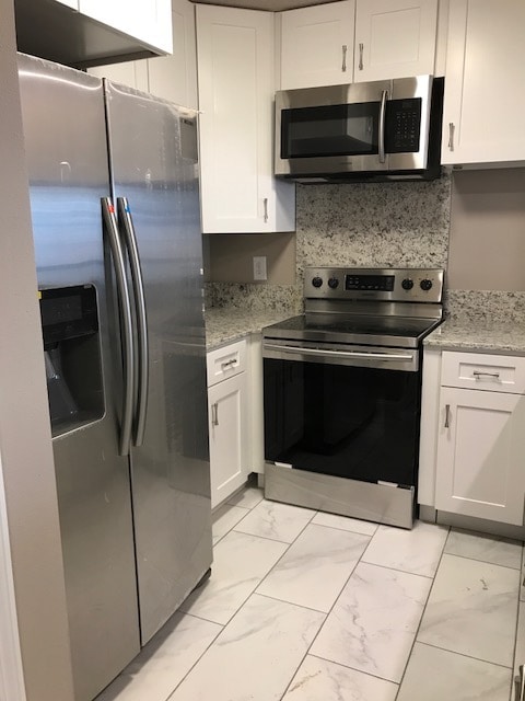 Kitchen - 15652 Riverdale Ave E (Baton Rouge, LA)