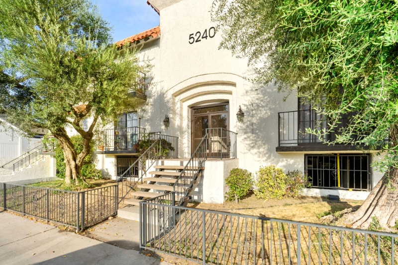 Foto principal - 5240 Whitsett Ave