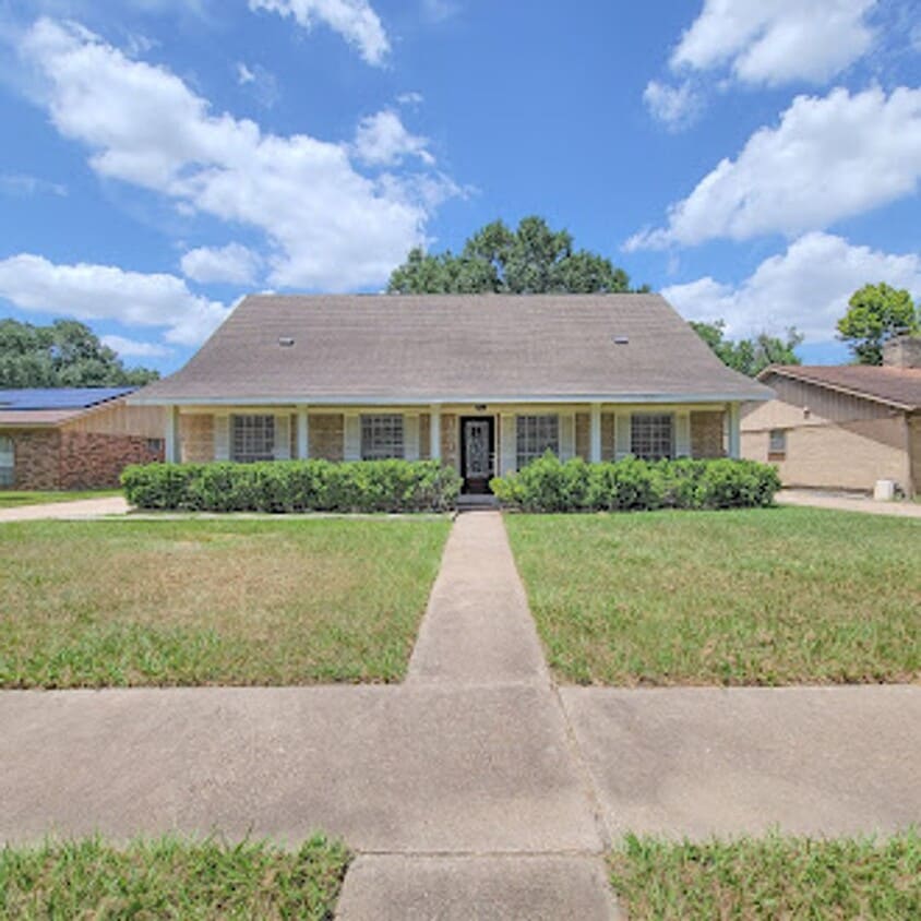 Foto principal - Spacious Family Home with Curb Appeal!