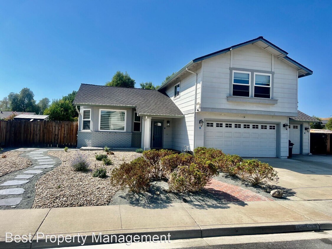 Foto principal - 4 br, 2.5 bath House - 2496 Spyglass Hills Rd