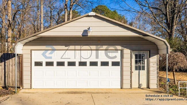 Foto del edificio - 1108 Lone Oak Rd