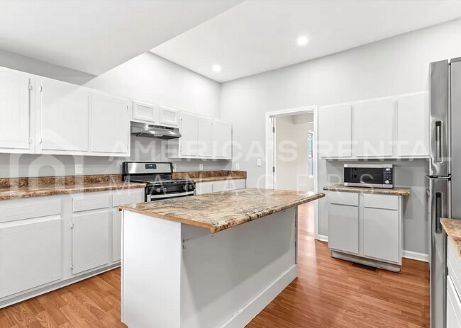 Building Photo - Cute Home for Rent in Tuscaloosa!! Availab...