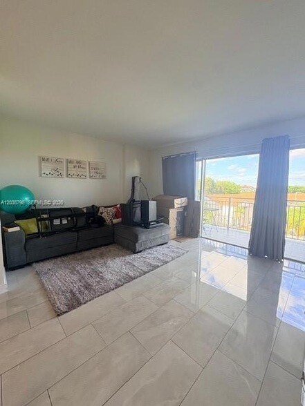 Foto del edificio - 9375 Fontainebleau Blvd