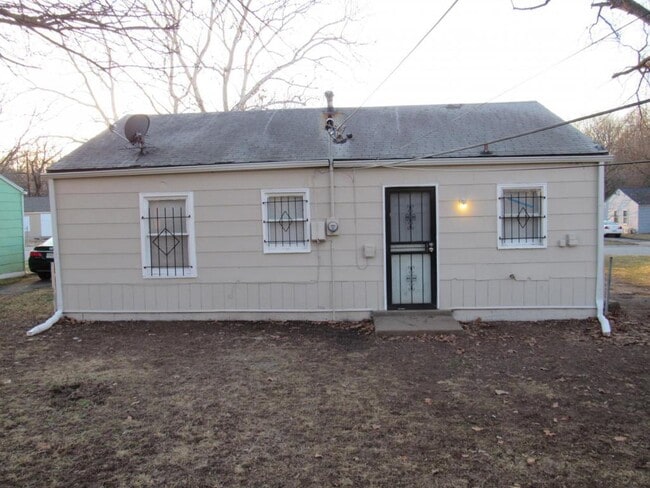 Building Photo - 5447 College Avenue