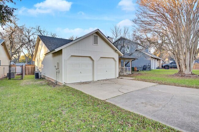 Building Photo - 2807 Firecrest Dr