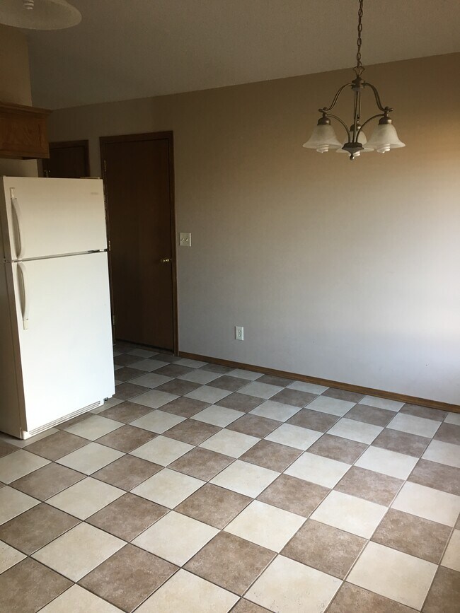 Building Photo - 3844 N Pepper Ridge St