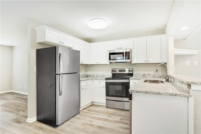 Building Photo - 6106 Shadow Glen Ct SW