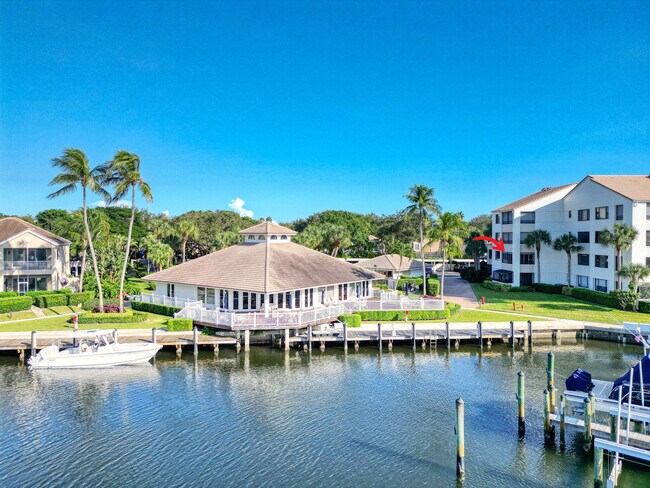 Foto del edificio - 827 Oak Harbour Dr