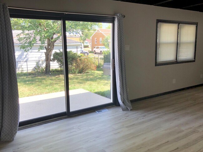 Foto del edificio - Fresh 3bed/2bath Home Close to Transportation Fenced Backyard