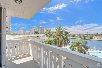 Building Photo - 3113 S Ocean Dr